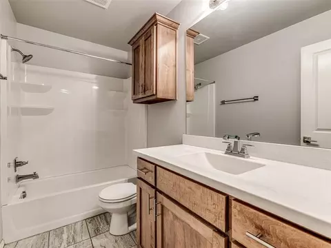 Bath - 918 Butterfly Way, Norman, OK 73069 photo 1 of 5