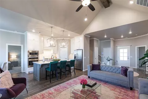 10533 SW 52nd St, Mustang, OK 73064