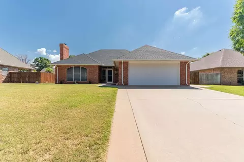 207 Westridge Dr, Clinton, OK 73601