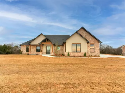 5225 Oakwood Dr, Noble, OK 73068