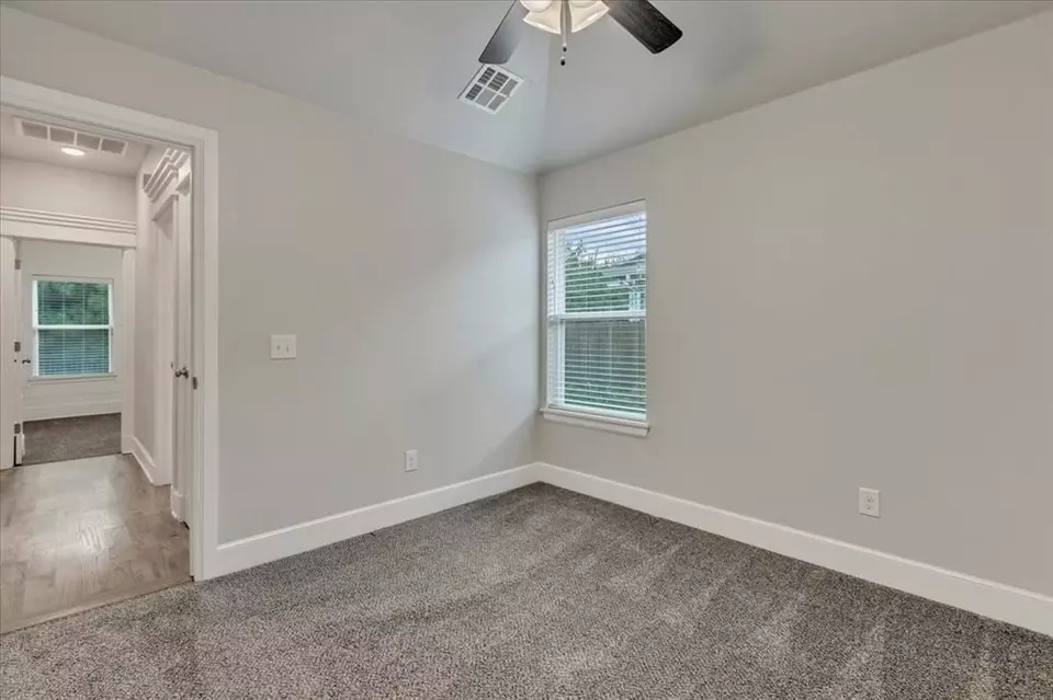 Bedroom - 10713 Wild Horse Creek Dr, Yukon, OK 73099 photo 4 of 5