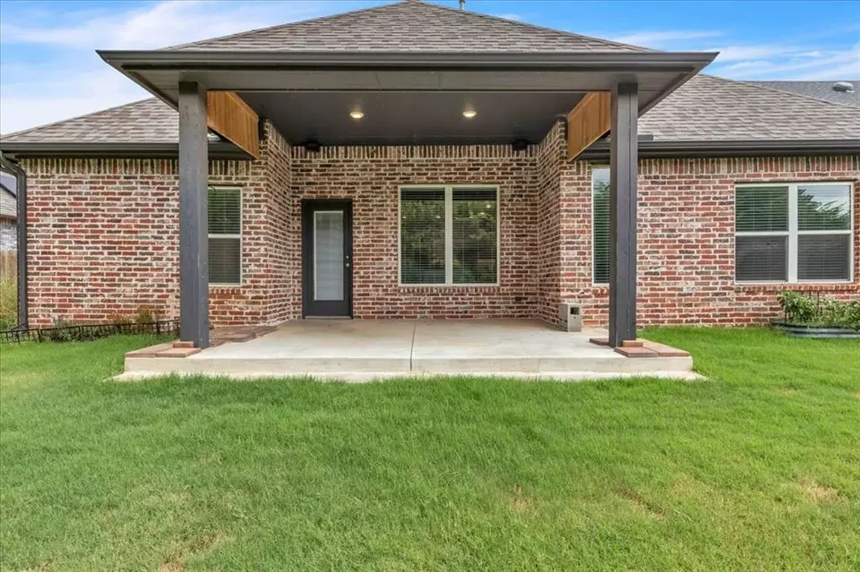 Exterior - 10713 Wild Horse Creek Dr, Yukon, OK 73099 photo 3 of 3