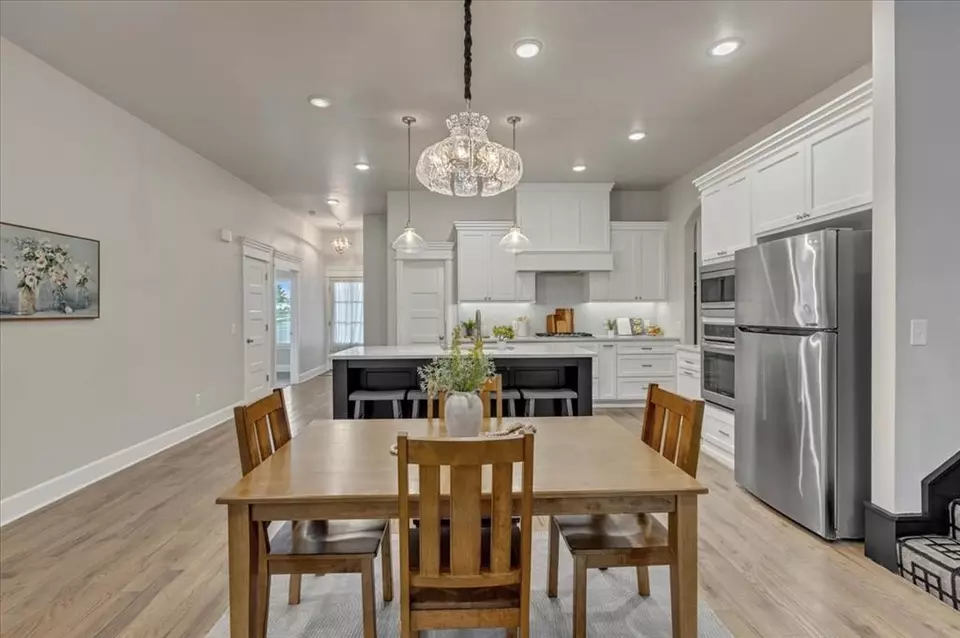 Dining - 10713 Wild Horse Creek Dr, Yukon, OK 73099 photo 2 of 2