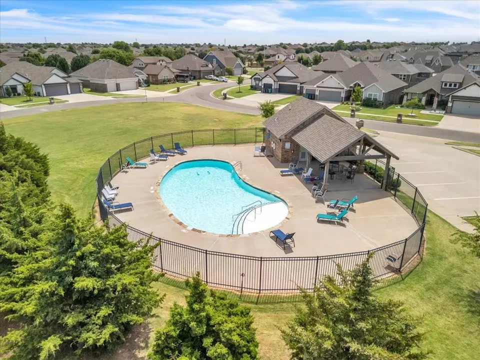 View/Area - 10713 Wild Horse Creek Dr, Yukon, OK 73099 photo 6 of 7