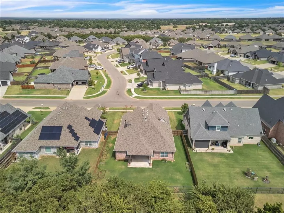 View/Area - 10713 Wild Horse Creek Dr, Yukon, OK 73099 photo 5 of 7