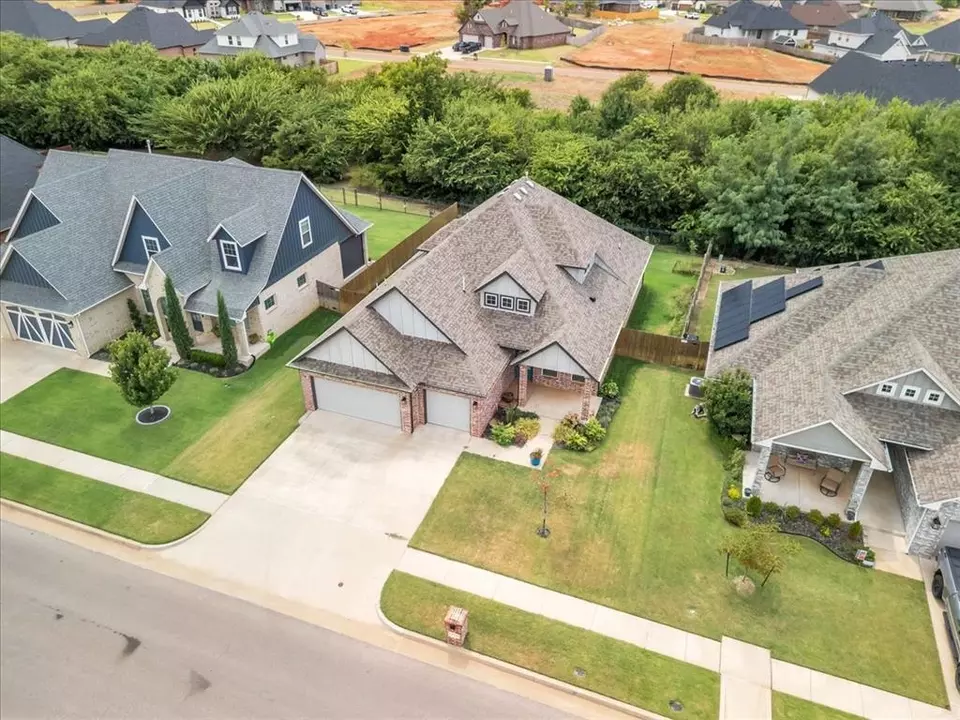 View/Area - 10713 Wild Horse Creek Dr, Yukon, OK 73099 photo 2 of 7