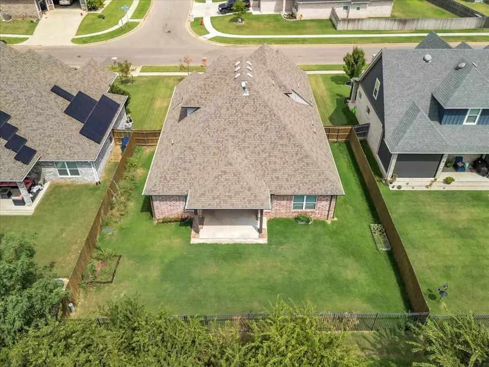 View/Area - 10713 Wild Horse Creek Dr, Yukon, OK 73099 photo 3 of 7