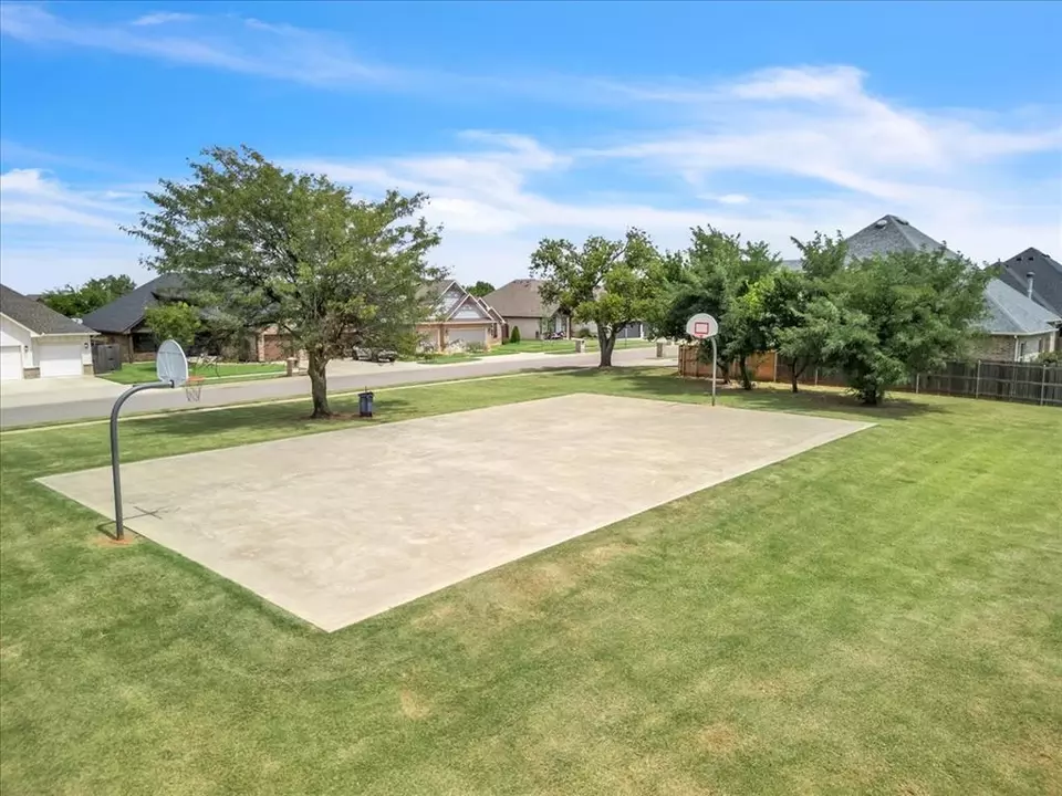 View/Area - 10713 Wild Horse Creek Dr, Yukon, OK 73099 photo 7 of 7