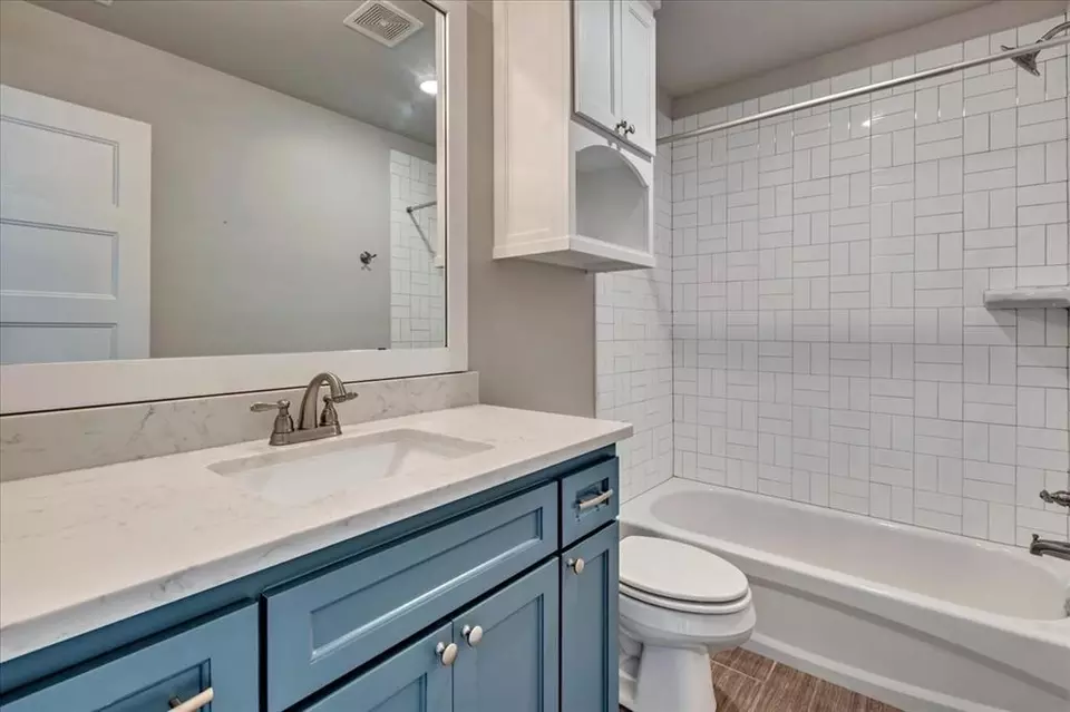 Bath - 10713 Wild Horse Creek Dr, Yukon, OK 73099 photo 6 of 7