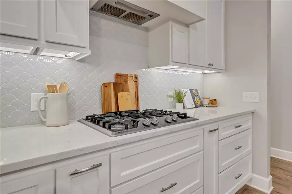 Kitchen - 10713 Wild Horse Creek Dr, Yukon, OK 73099 photo 4 of 4