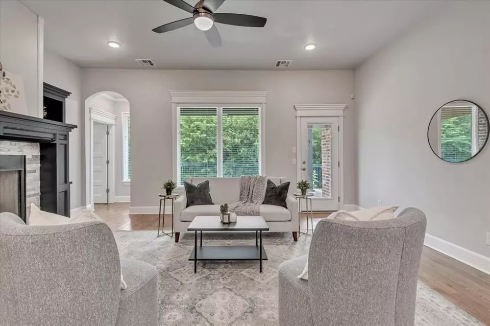 Living - 10713 Wild Horse Creek Dr, Yukon, OK 73099 photo 1 of 3