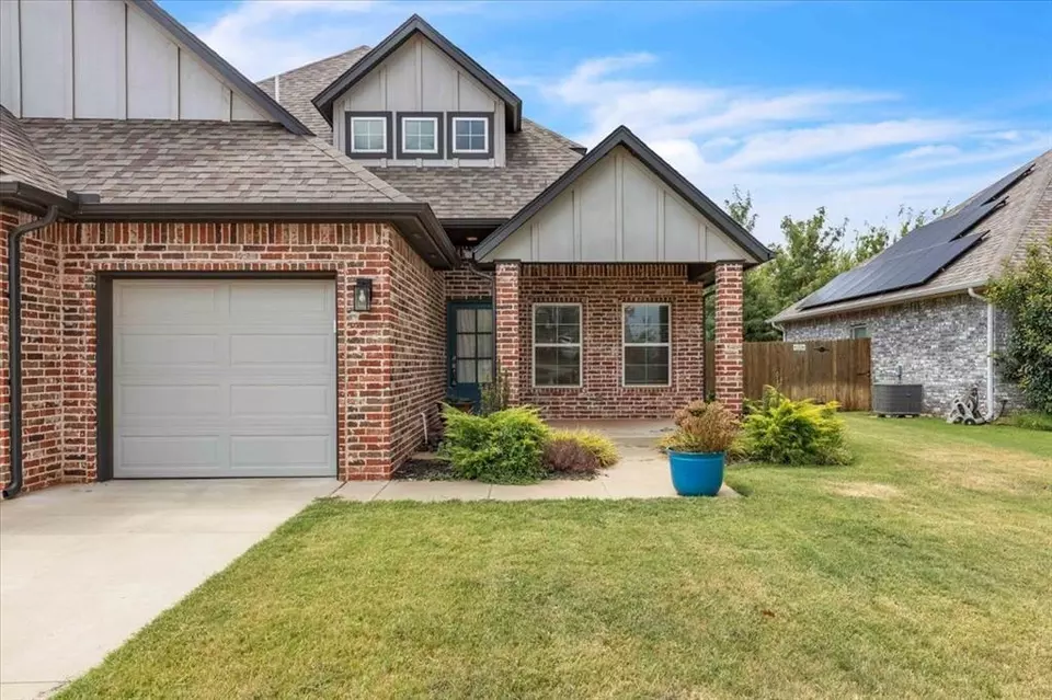 Exterior - 10713 Wild Horse Creek Dr, Yukon, OK 73099 photo 2 of 3