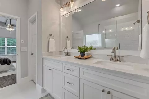 Bath - 10713 Wild Horse Creek Dr, Yukon, OK 73099 photo 1 of 7