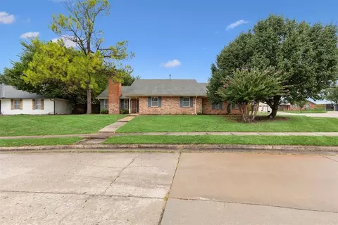 1701 Heritage Cir, Moore, OK 73160