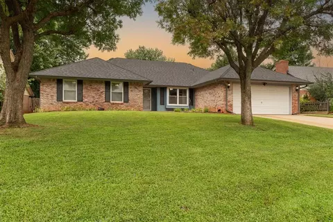 1529 Concord Ln, Edmond, OK 73003