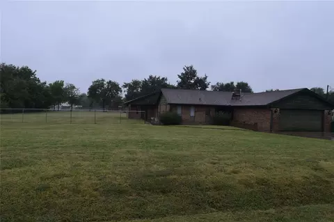 1101 Carolyn Dr, Midwest City, OK 73110