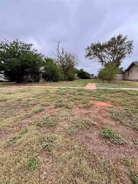 1108 N Willard St, Altus, OK 73521