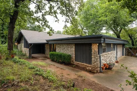 2113 N Mistletoe Ln, Edmond, OK 73034