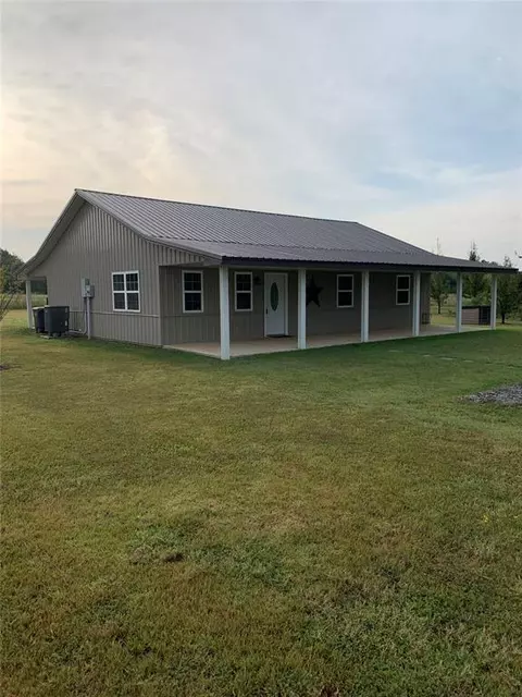30235 Johnson Rd, Maud, OK 74854