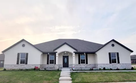 2313 E Kellan Ct Ter, Mustang, OK 73064