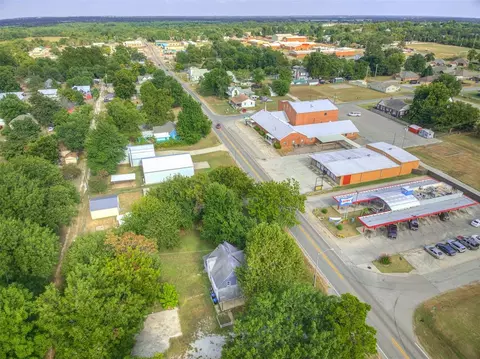 827 W Bdwy Ave, Mcloud, OK 74851 photo 3