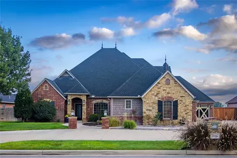2111 Saber Ln, Weatherford, OK 73096