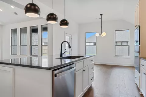 Kitchen - 15805 Rolling Hill Dr, Moore, OK 73170 photo 3 of 8