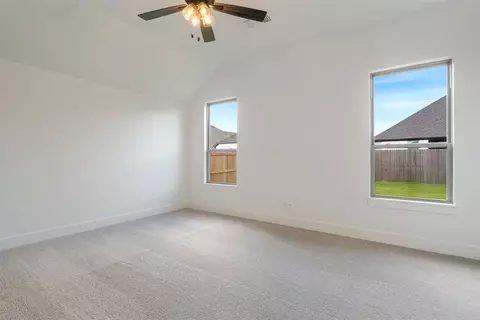 Bedroom - 15805 Rolling Hill Dr, Moore, OK 73170 photo 6 of 8