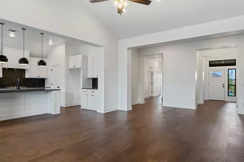 Entry Way - 15805 Rolling Hill Dr, Moore, OK 73170 photo 2 of 3