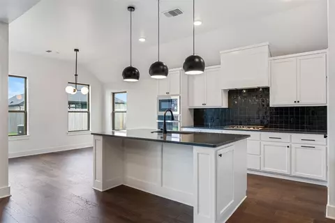 Kitchen - 15805 Rolling Hill Dr, Moore, OK 73170 photo 5 of 8