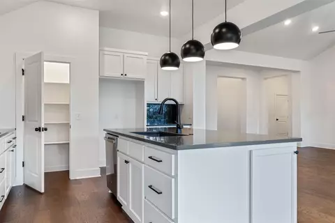 Kitchen - 15805 Rolling Hill Dr, Moore, OK 73170 photo 2 of 8
