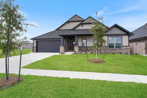 15805 Rolling Hill Dr, Moore, OK 73170