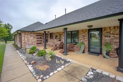 412 Summer Oaks Dr, Blanchard, OK 73010