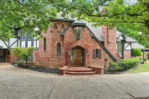 2821 Castlewood Dr, Norman, OK 73072