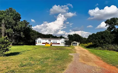8311 S 16th St, Waukomis, OK 73773