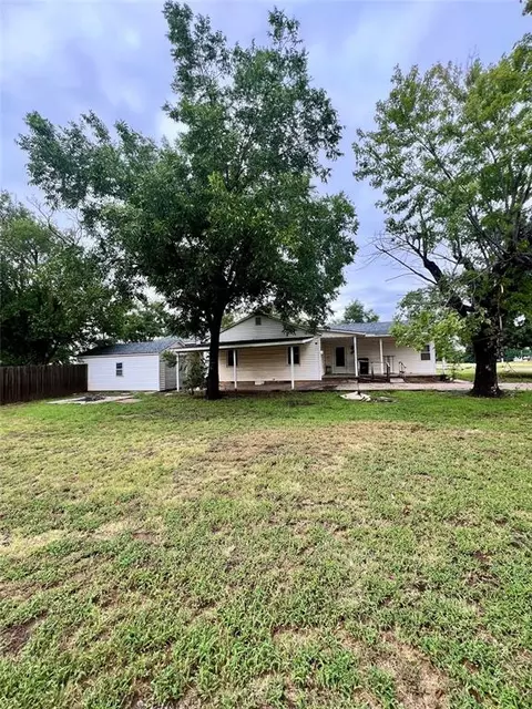 411 N Forrest Ave, Watonga, OK 73772 photo 1
