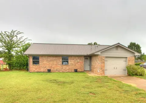 3400 W Mississippi Ave, Chickasha, OK 73018