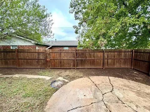 Exterior - 2002 S 20th St, Chickasha, OK 73018 photo 4 of 4