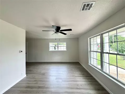Living - 2002 S 20th St, Chickasha, OK 73018 photo 2 of 5