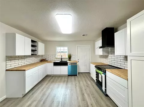 Kitchen - 2002 S 20th St, Chickasha, OK 73018 photo 1 of 5
