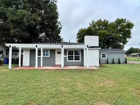 2002 S 20th St, Chickasha, OK 73018
