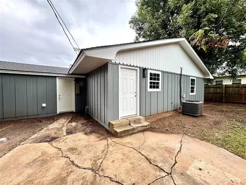 Exterior - 2002 S 20th St, Chickasha, OK 73018 photo 3 of 4