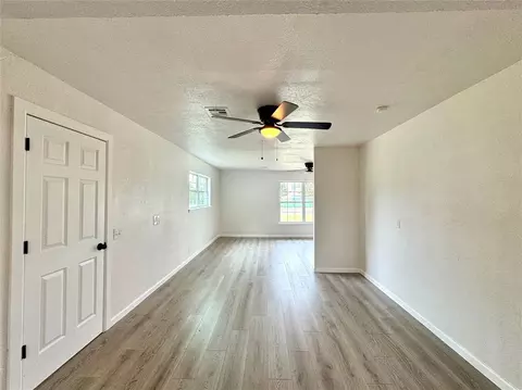 Living - 2002 S 20th St, Chickasha, OK 73018 photo 3 of 5