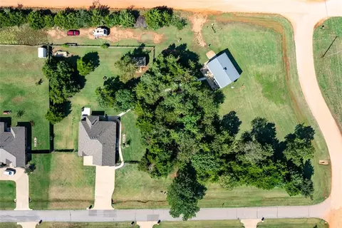 709 Bluestem Dr, Guthrie, OK 73044