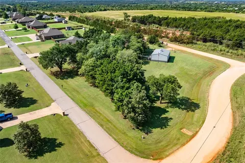 709 Bluestem Dr, Guthrie, OK 73044 photo 2