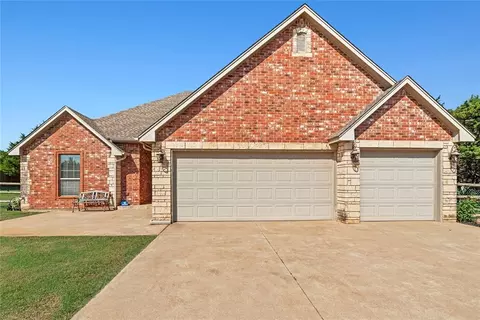 709 Bluestem Dr, Guthrie, OK 73044 photo 3