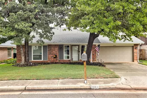 2004 Pine Oak Dr, Edmond, OK 73013