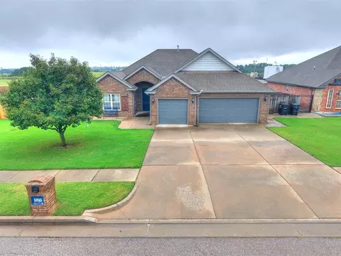 1816 SE 18th St, Moore, OK 73160