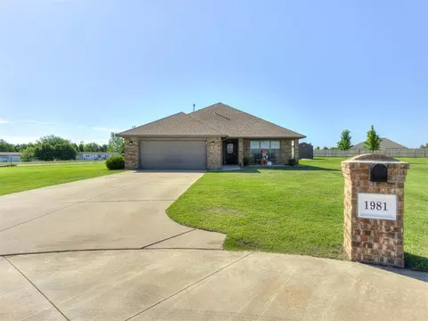 1981 Debbie Dr, Guthrie, OK 73044
