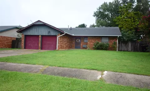 1113 SE 12th St, Moore, OK 73160